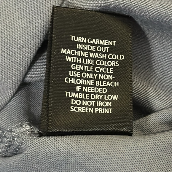 NWT Torrid V-Neck T Shirt. Size 0/L - Picture 6 of 6